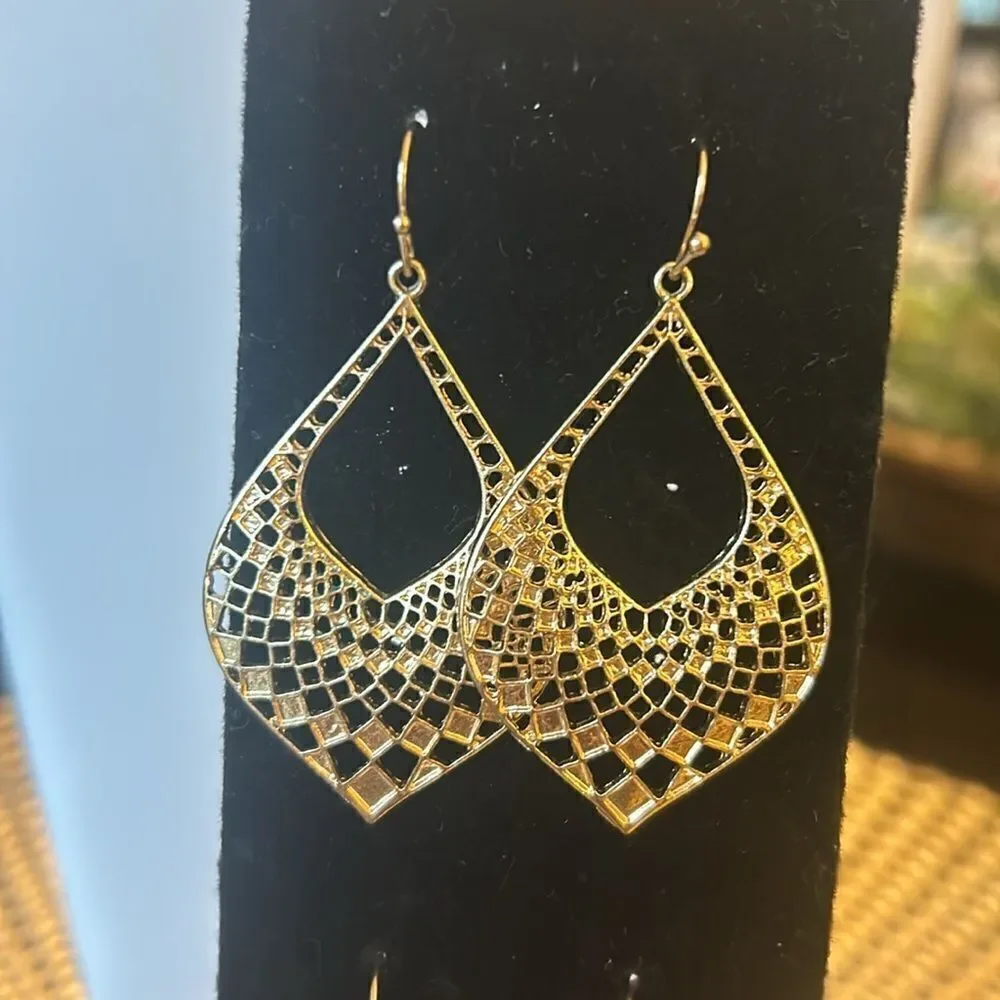 Lot of 3 gold dangle earrings